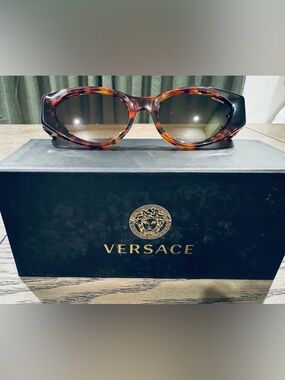 Authentic Versace Tortoise Frame Sunglasses Gradient Lenses